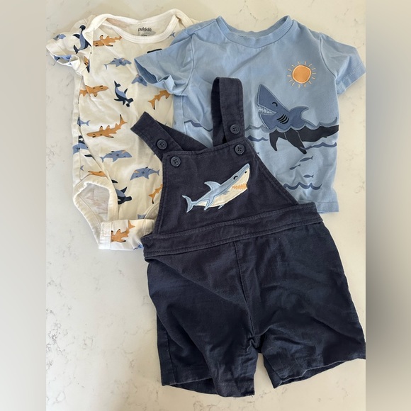 Shark set 6-12 months - Picture 1 of 2